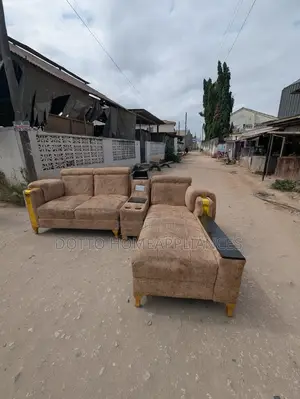 Sofa Ya L Shape Used Very Clean Ina Sehemu Ya Kuchaji Nzurii Mnoo