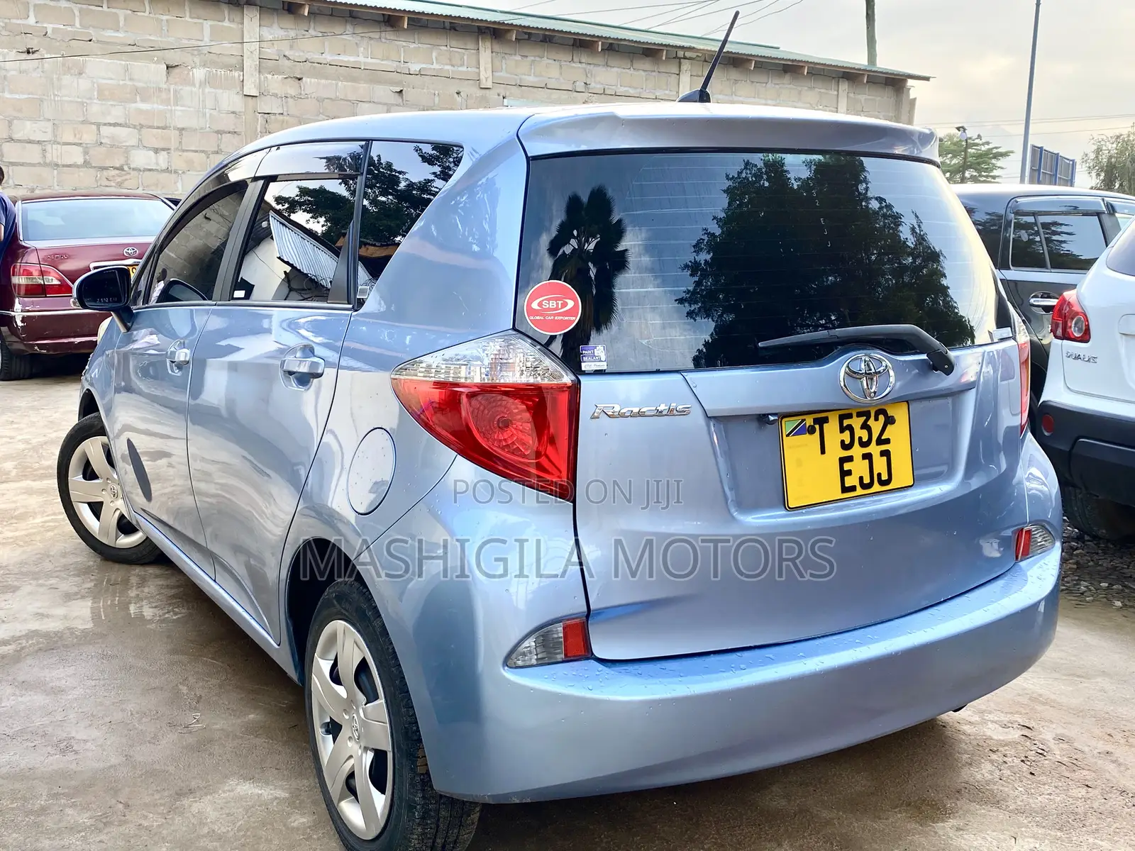 Toyota Ractis 2011 Blue