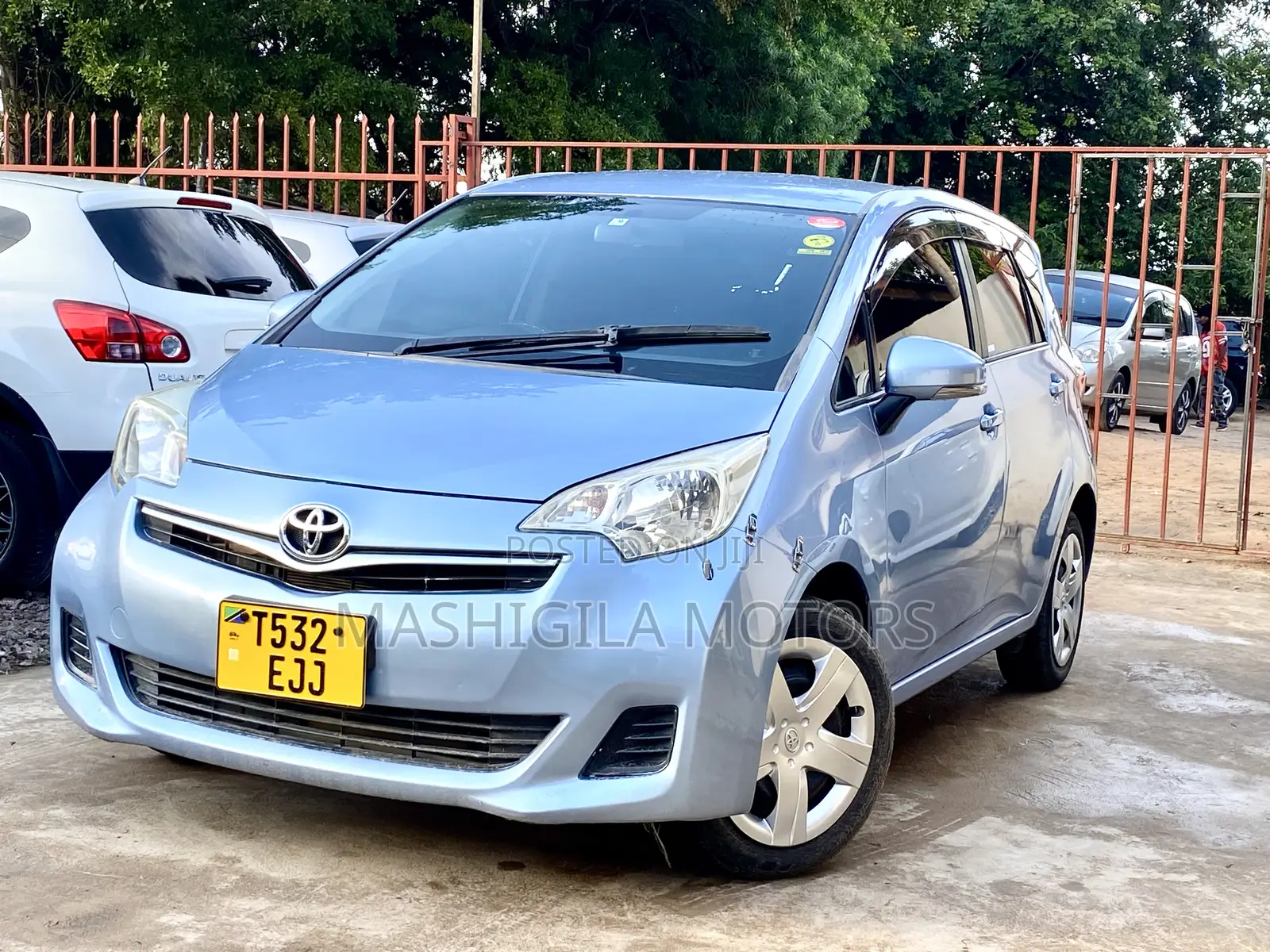 Toyota Ractis 2011 Blue