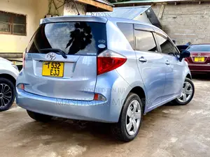 Toyota Ractis 2011 Blue