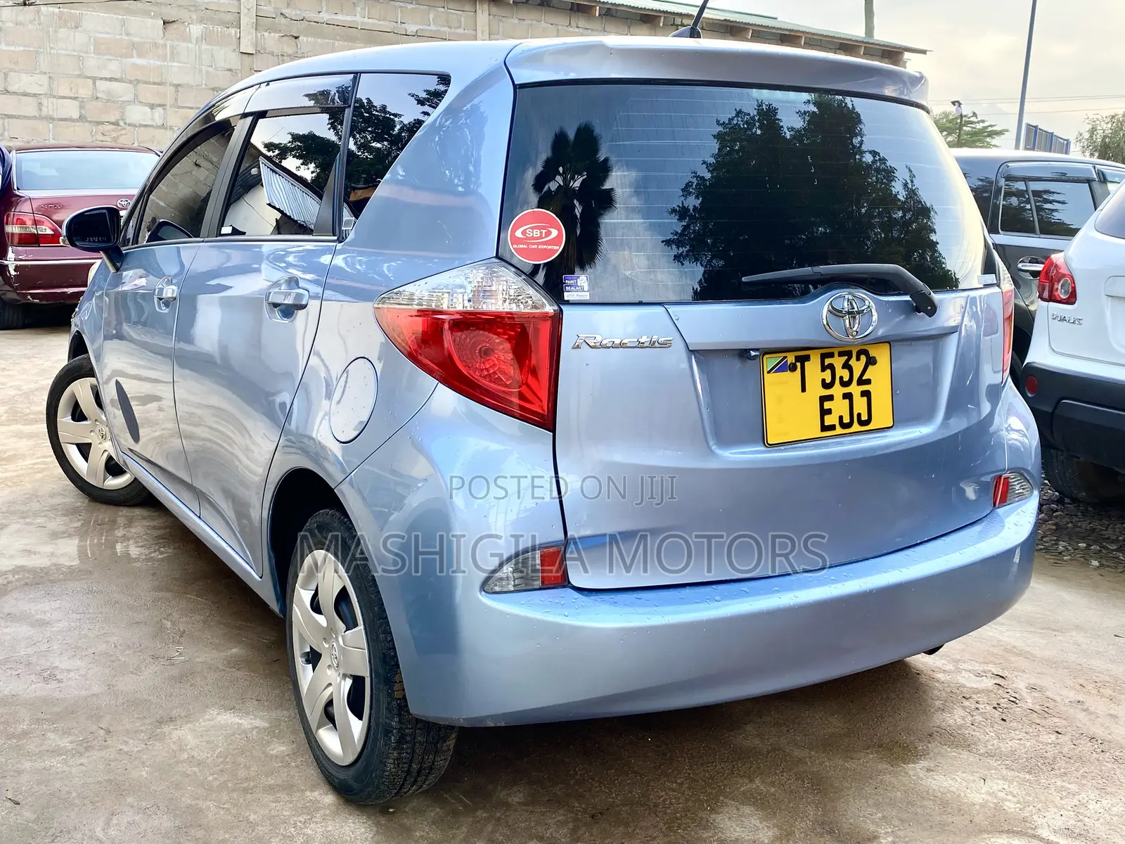 Toyota Ractis 2011 Blue