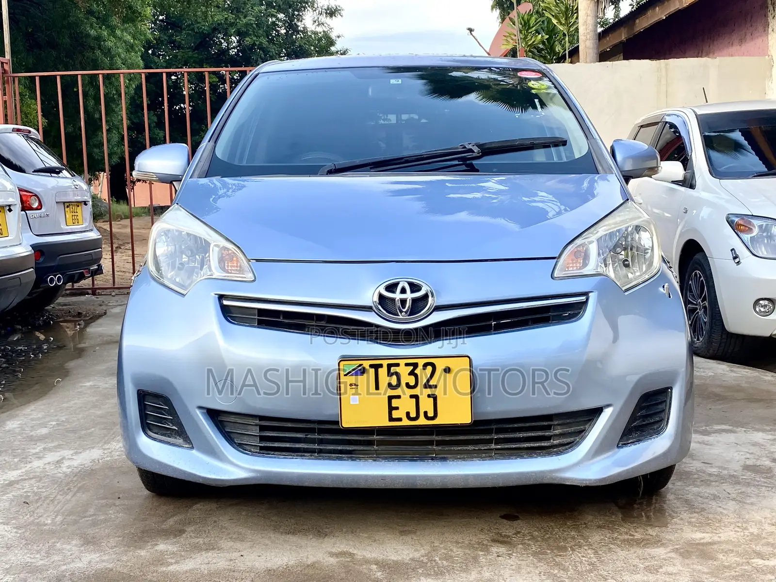 Toyota Ractis 2011 Blue