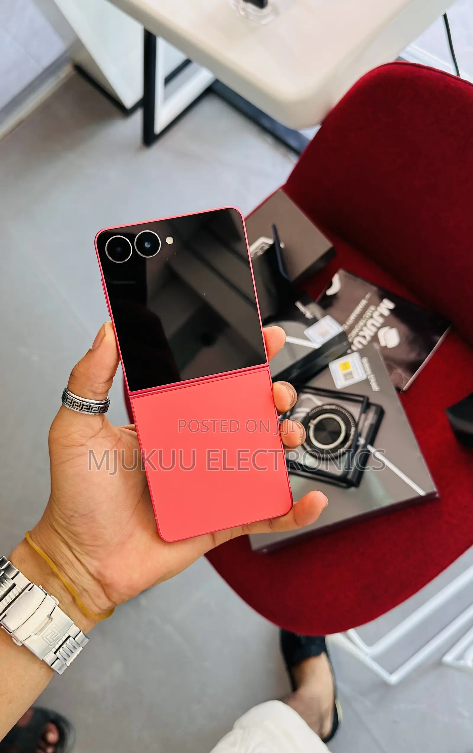 New Samsung Galaxy Z Flip7 256 GB Red
