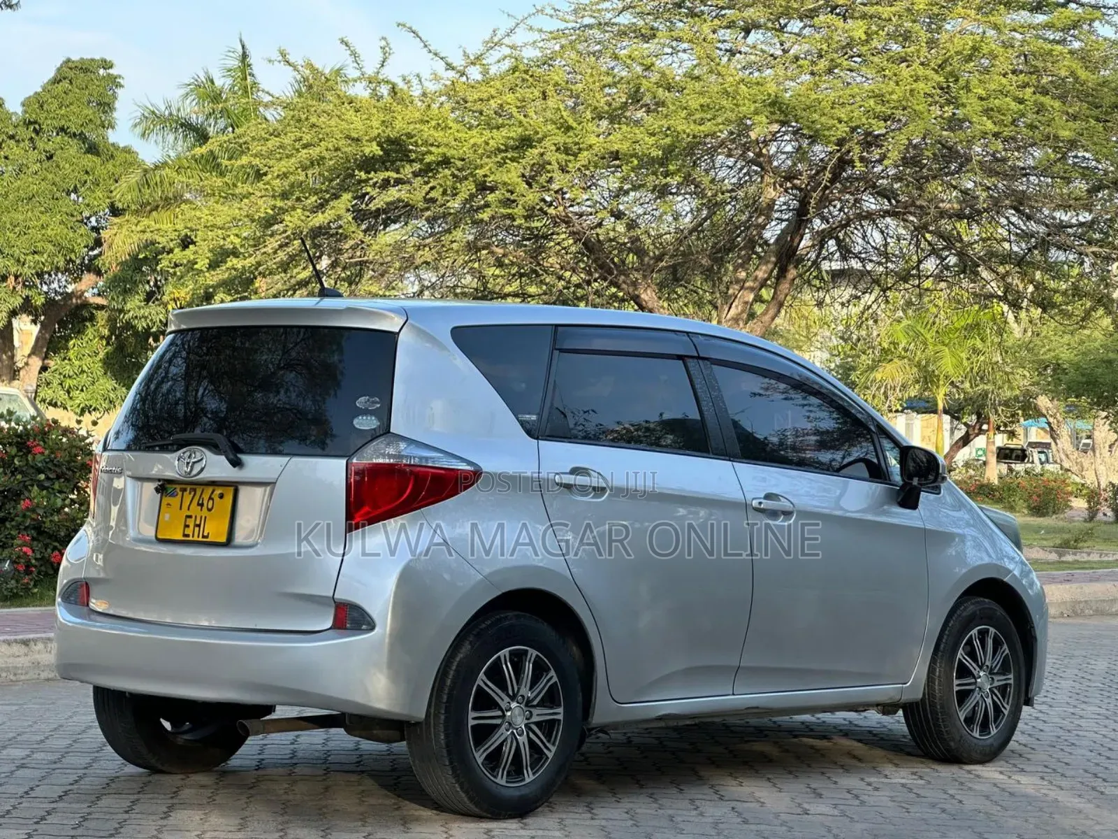 Toyota Ractis 2008 Silver