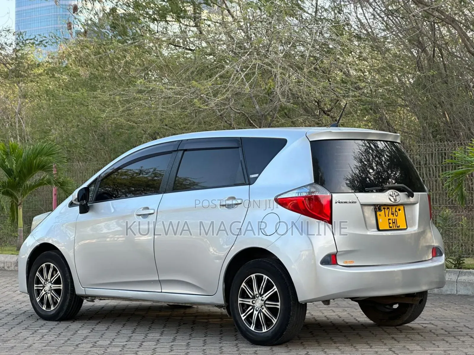 Toyota Ractis 2008 Silver