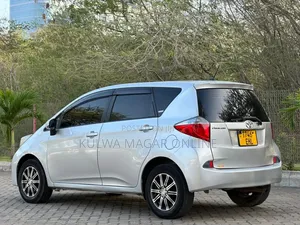 Toyota Ractis 2008 Silver