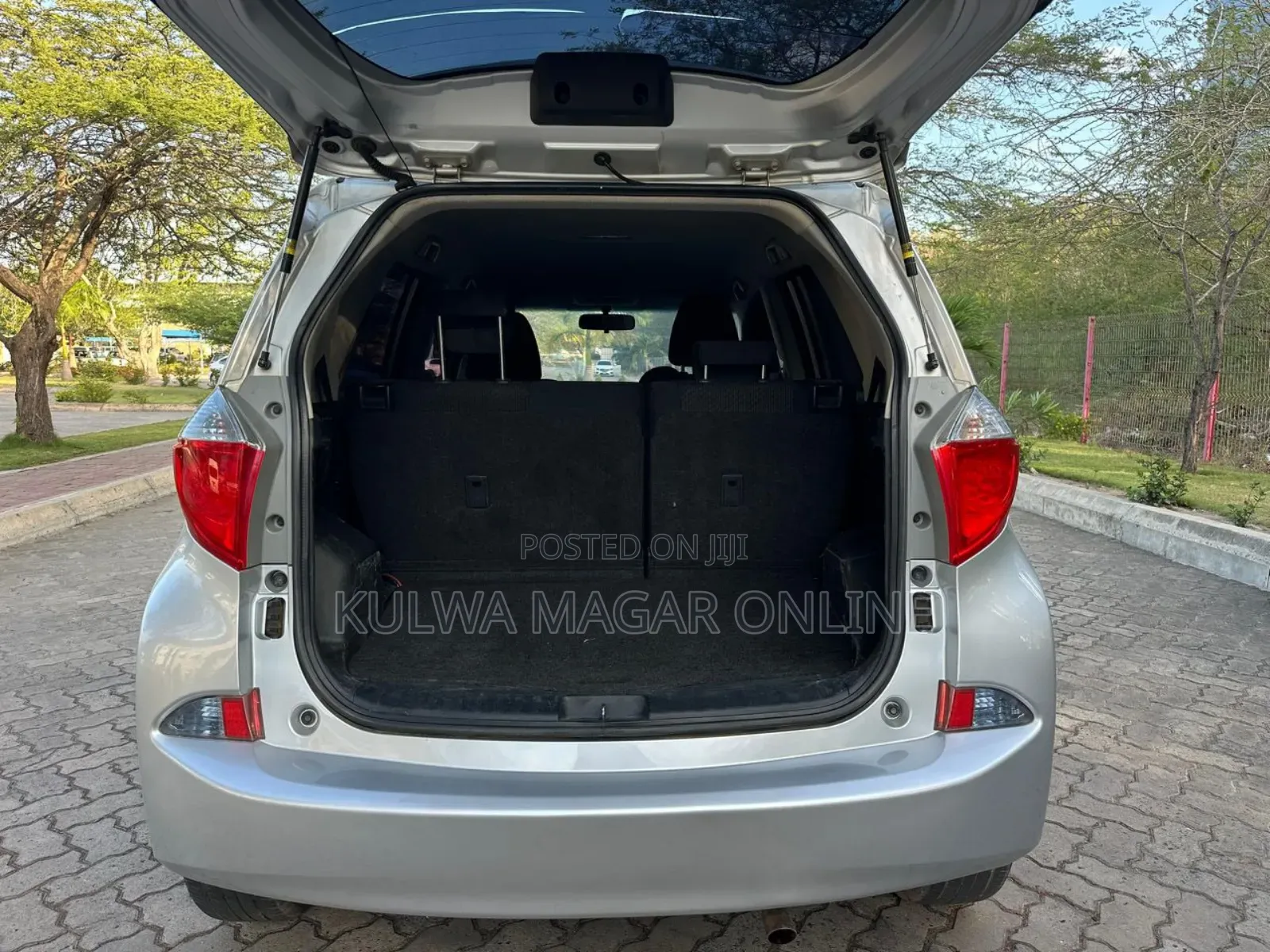 Toyota Ractis 2008 Silver
