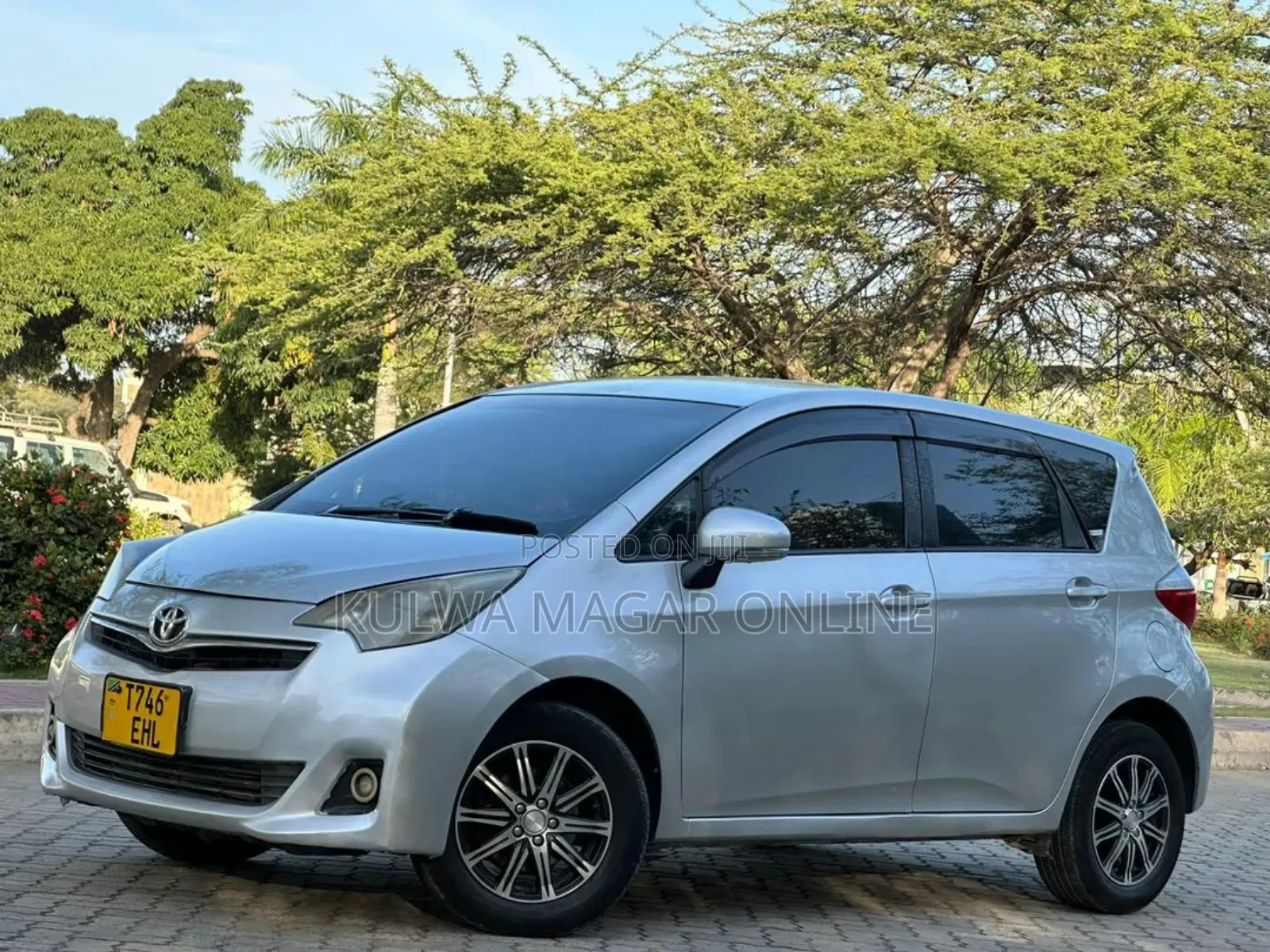 Toyota Ractis 2008 Silver