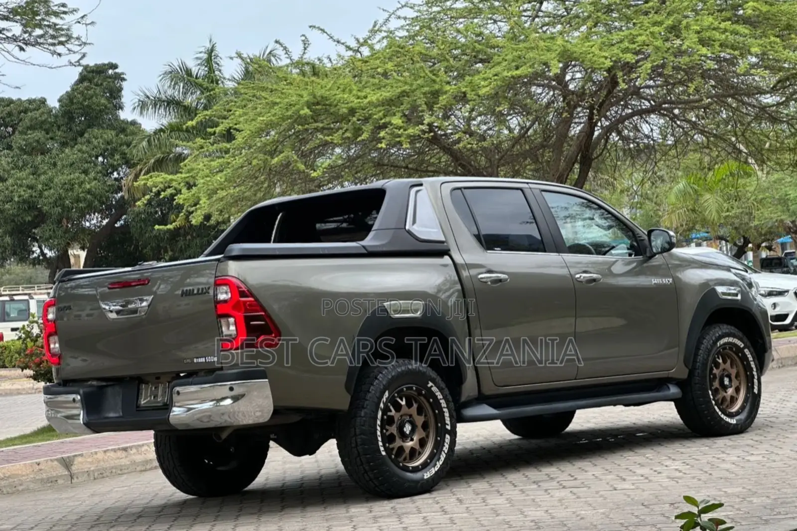 Toyota Hilux 2022 Brown