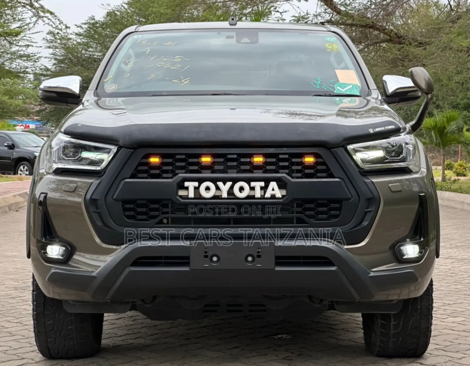 Toyota Hilux 2022 Brown