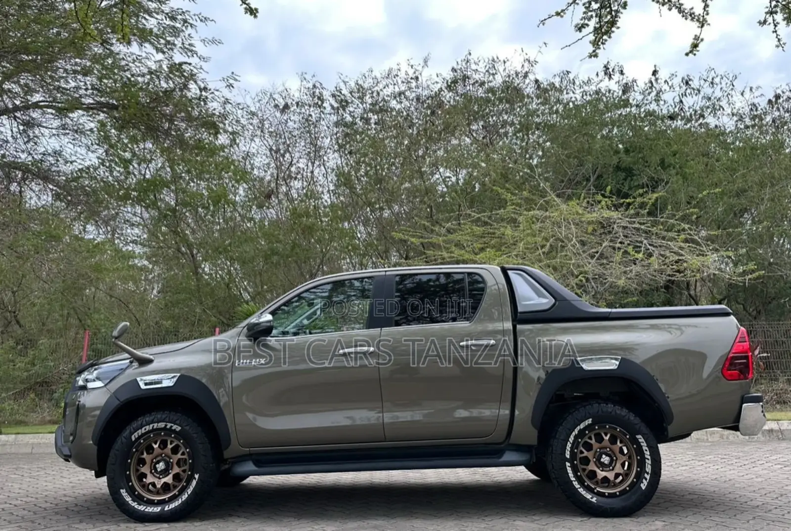 Toyota Hilux 2022 Brown