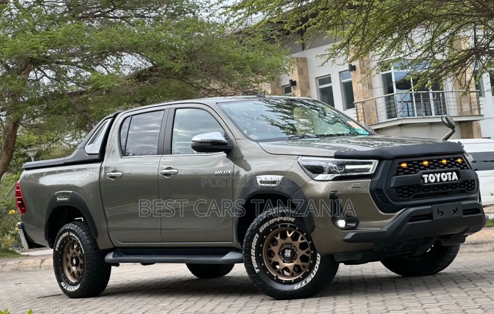 Toyota Hilux 2022 Brown