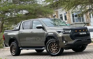 Toyota Hilux 2022 Brown