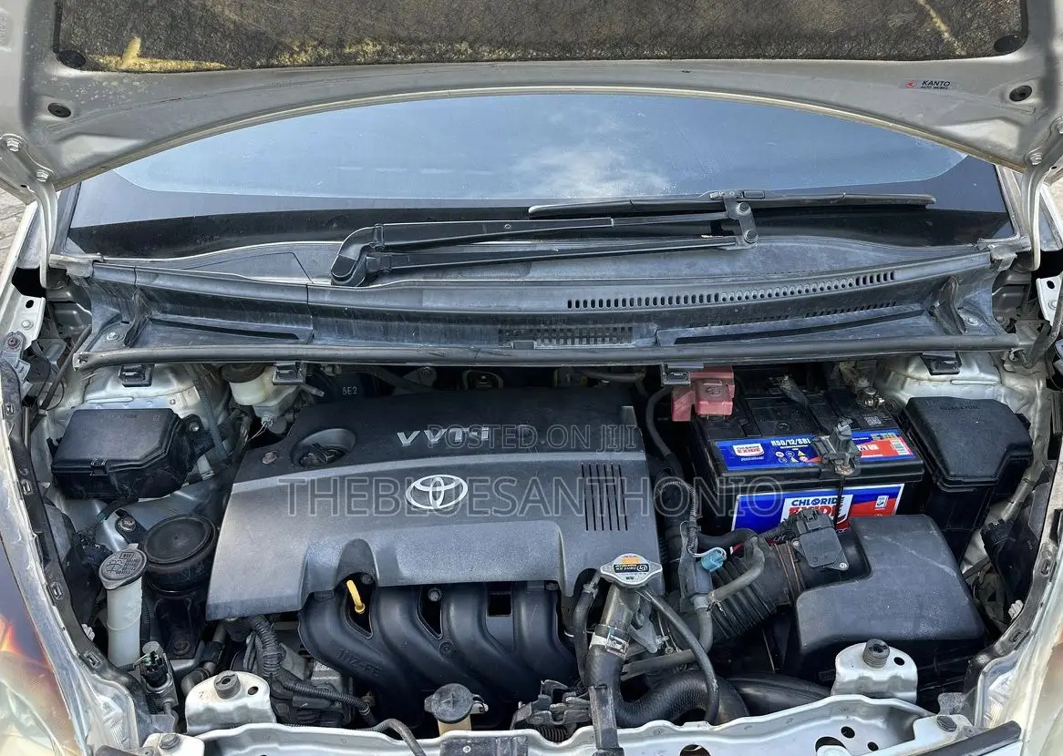 Toyota Ractis 2013 Silver