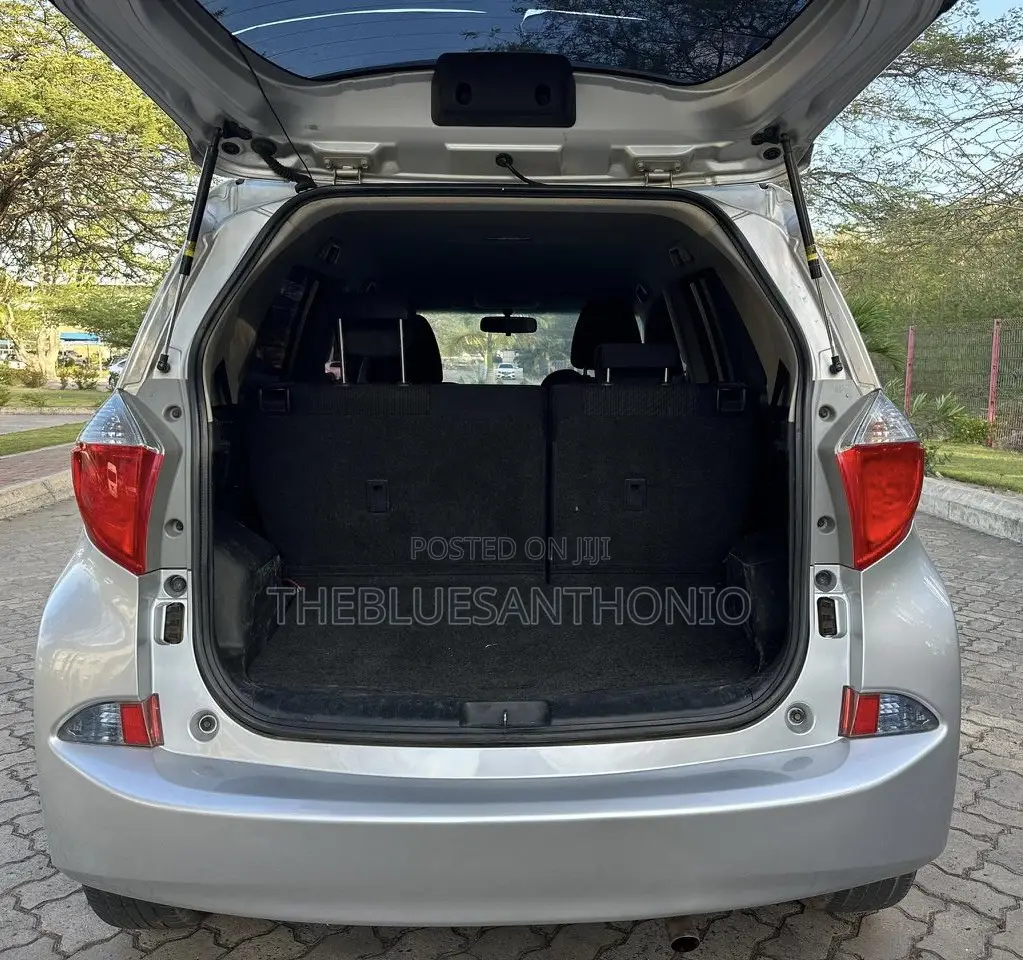 Toyota Ractis 2013 Silver