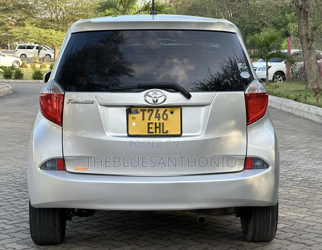 Toyota Ractis 2013 Silver