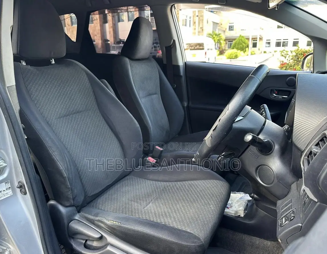 Toyota Ractis 2013 Silver