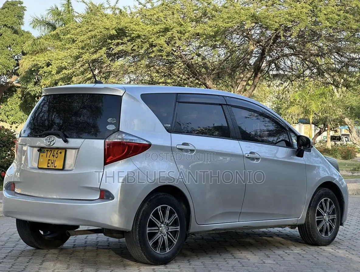 Toyota Ractis 2013 Silver
