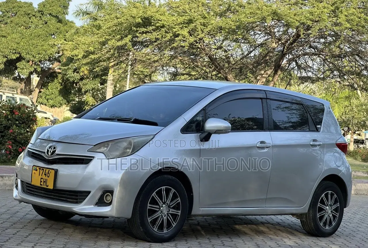 Toyota Ractis 2013 Silver