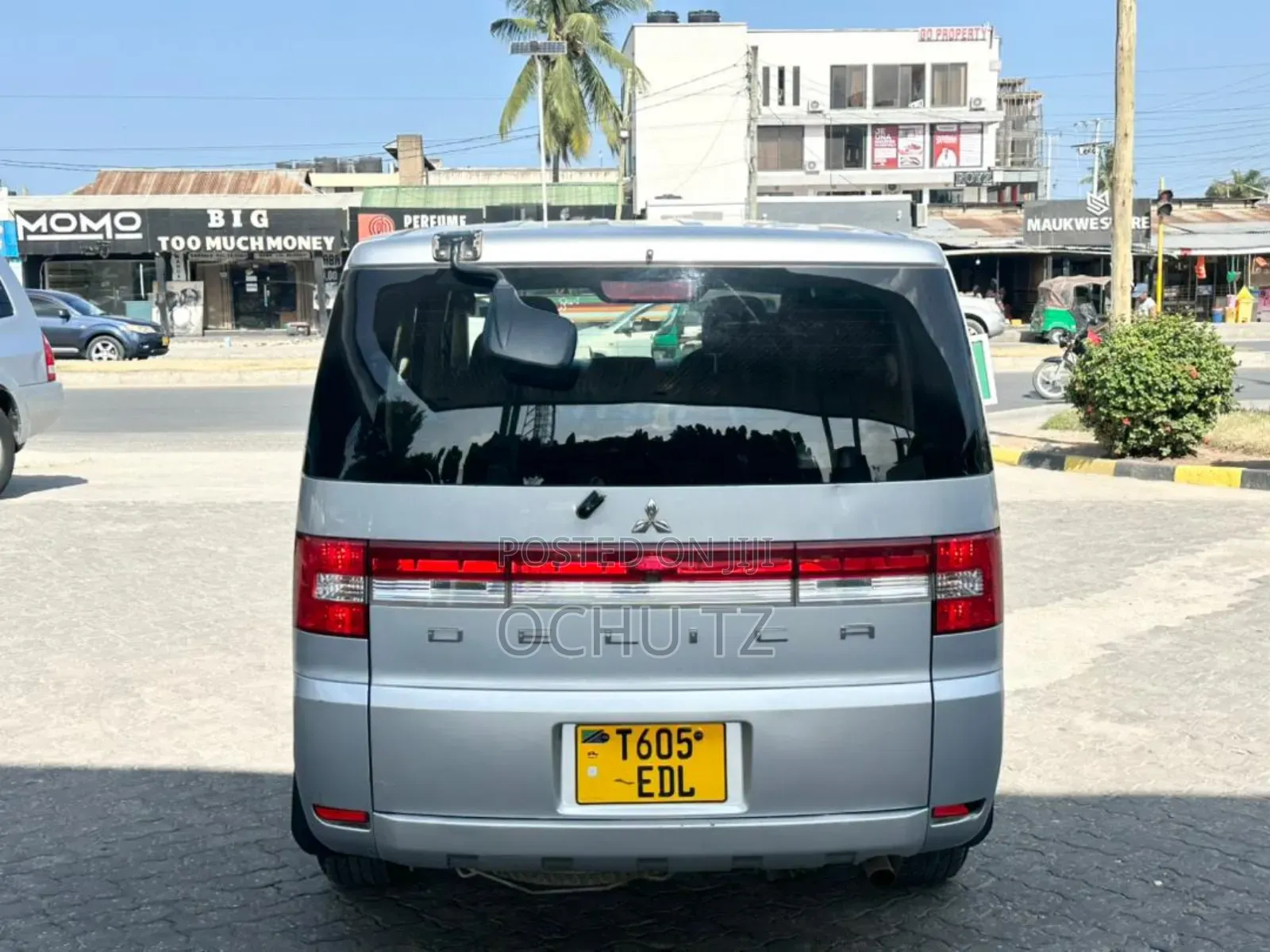 Mitsubishi Delica 2010 Silver