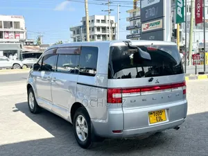 Mitsubishi Delica 2010 Silver