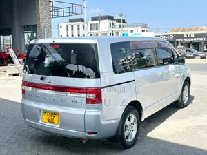 Mitsubishi Delica 2010 Silver
