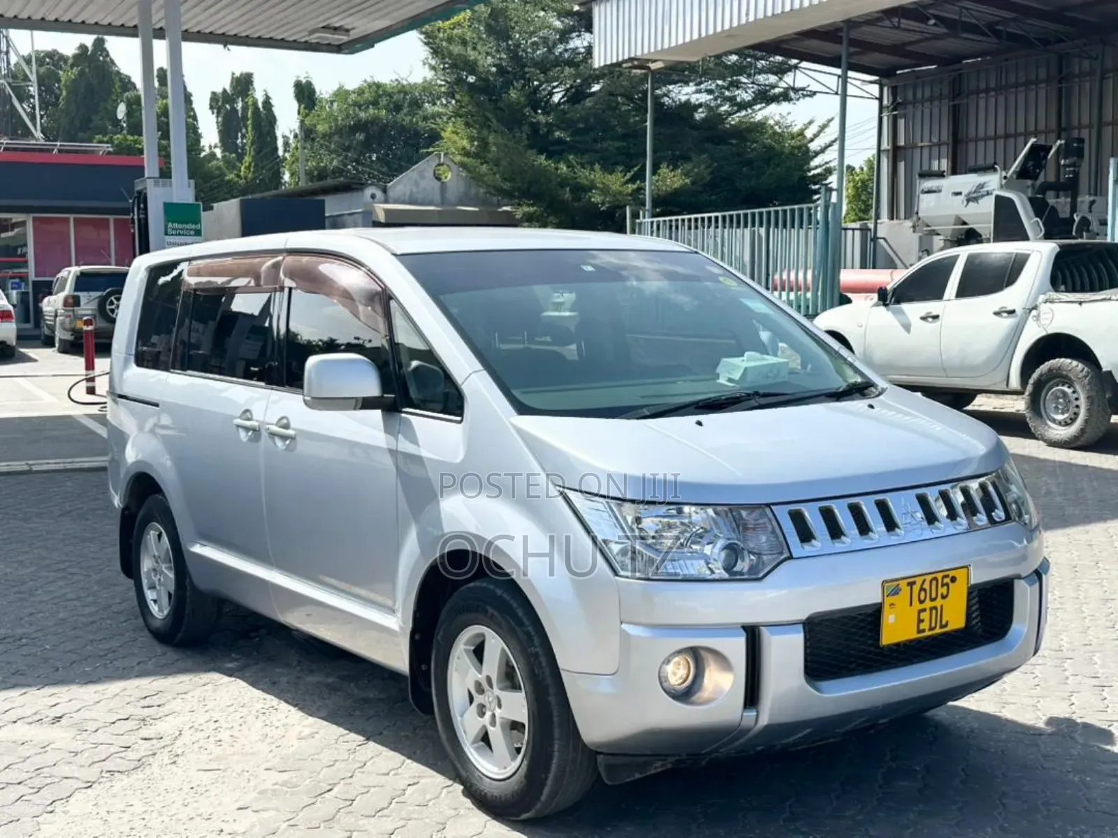 Mitsubishi Delica 2010 Silver