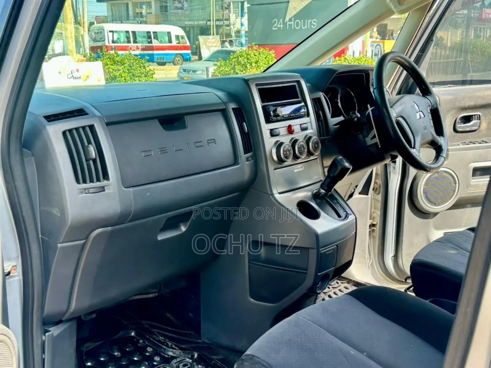 Mitsubishi Delica 2010 Silver