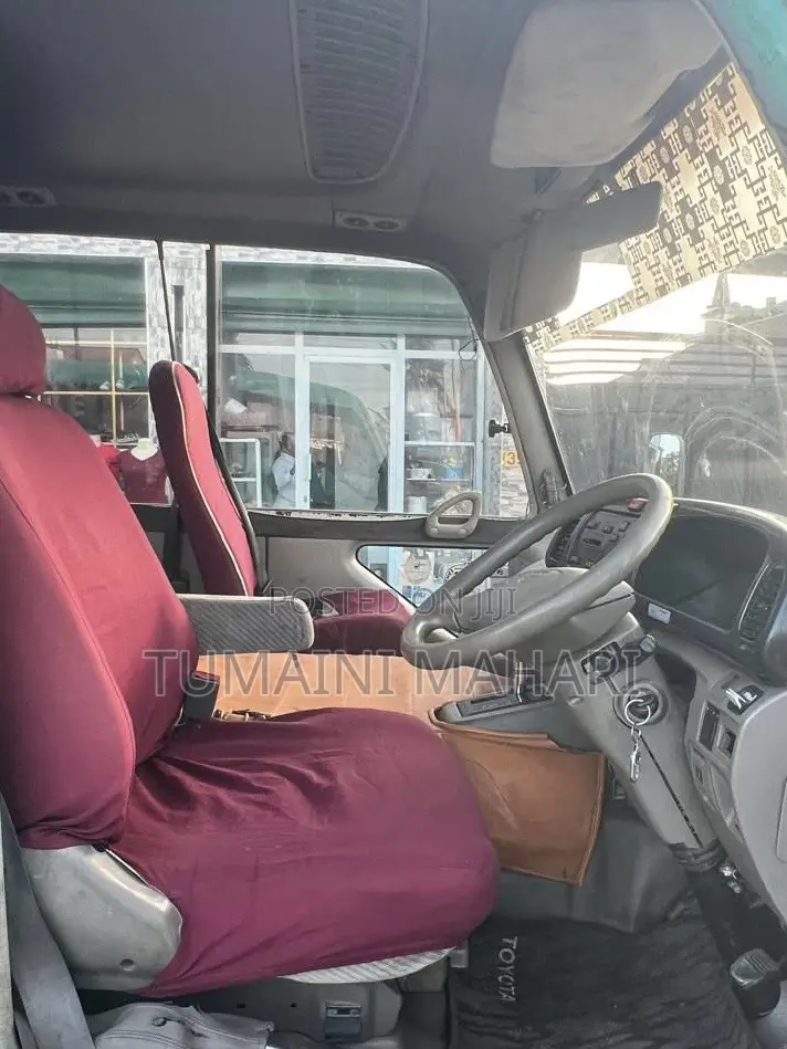 Toyota Coaster 2000 Green