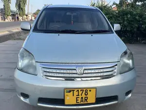 Toyota Raum 2003 Silver