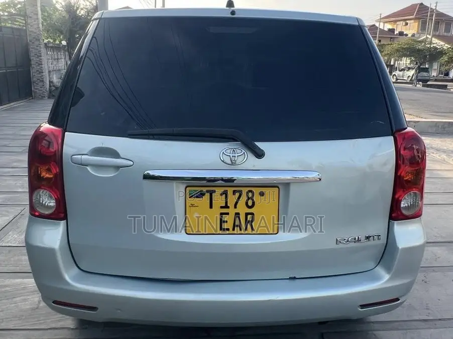 Toyota Raum 2003 Silver