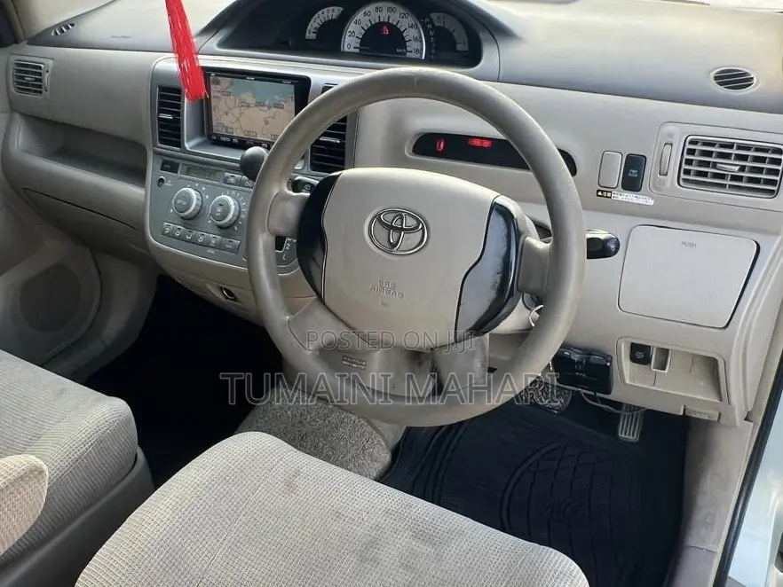 Toyota Raum 2003 Silver