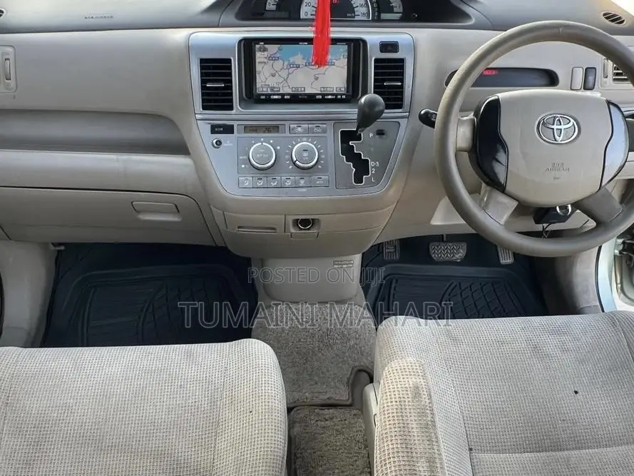 Toyota Raum 2003 Silver