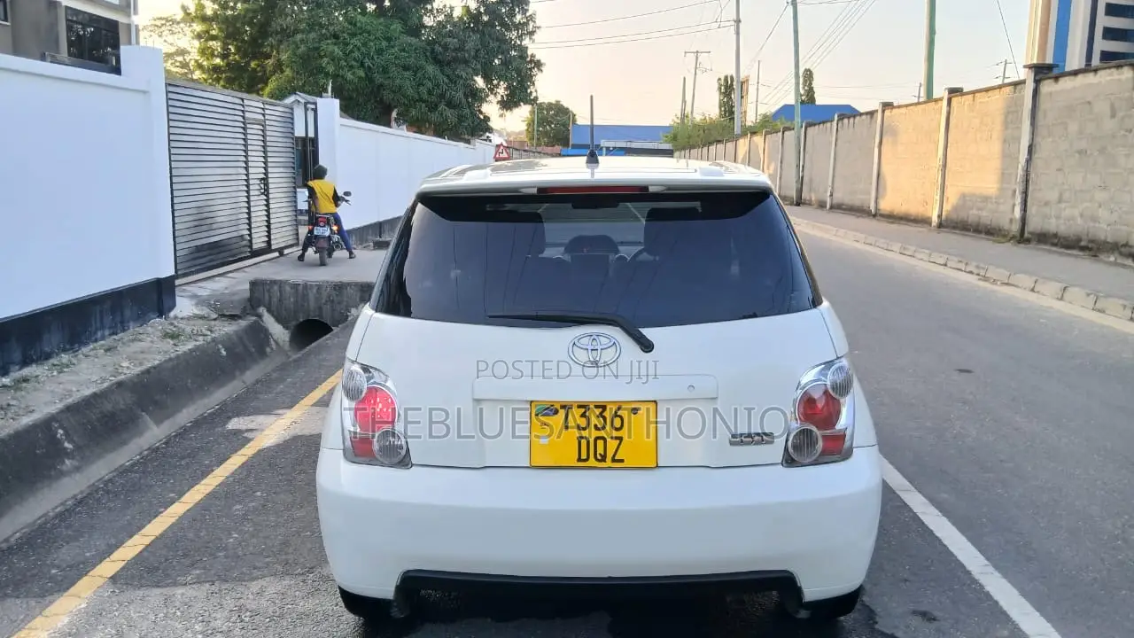 Toyota IST 2002 White