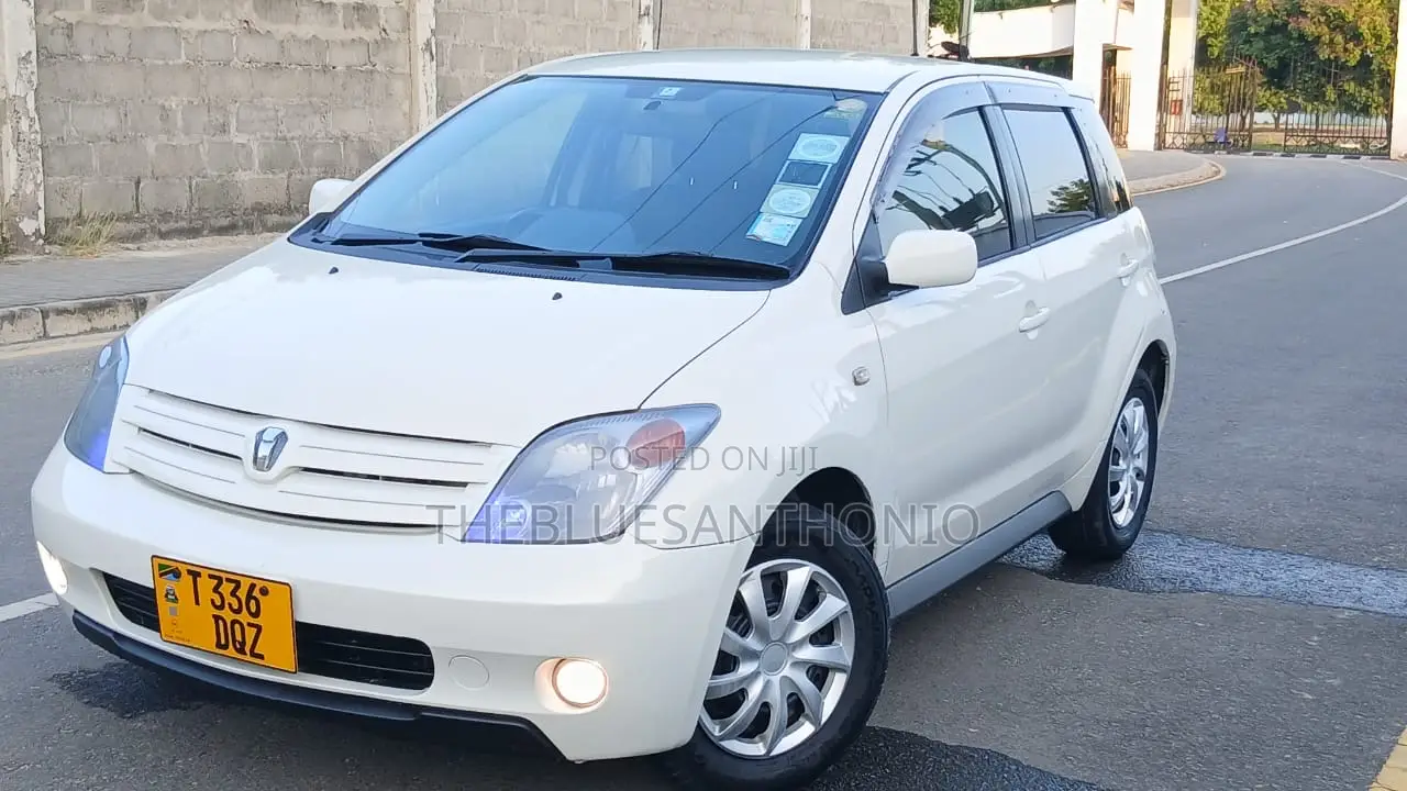 Toyota IST 2002 White