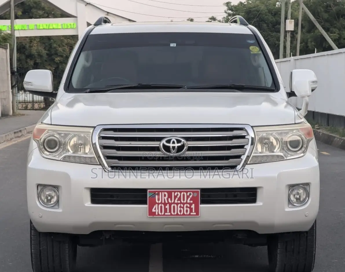 Toyota Land Cruiser 2015 White