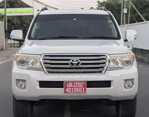 Toyota Land Cruiser 2015 White