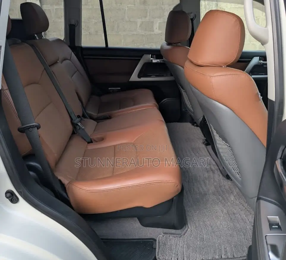 Toyota Land Cruiser 2015 White