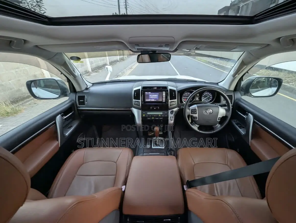 Toyota Land Cruiser 2015 White