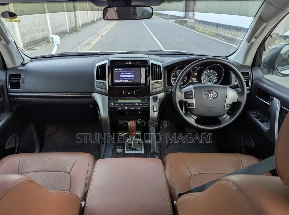Toyota Land Cruiser 2015 White