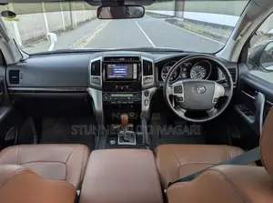 Toyota Land Cruiser 2015 White