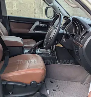 Toyota Land Cruiser 2015 White