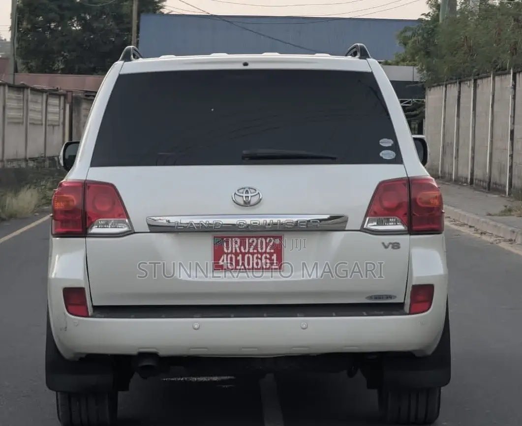 Toyota Land Cruiser 2015 White