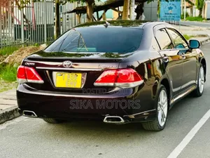 Toyota Crown 2011 Purple