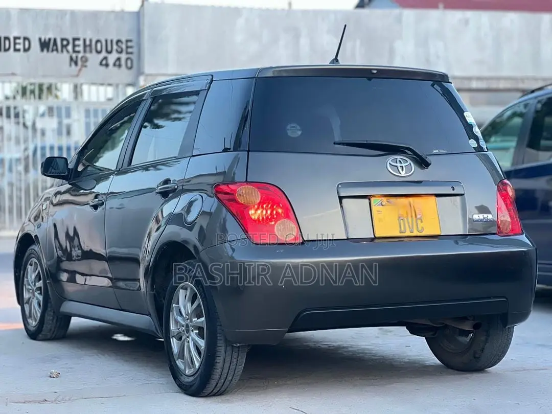 Toyota IST 2004 Gray