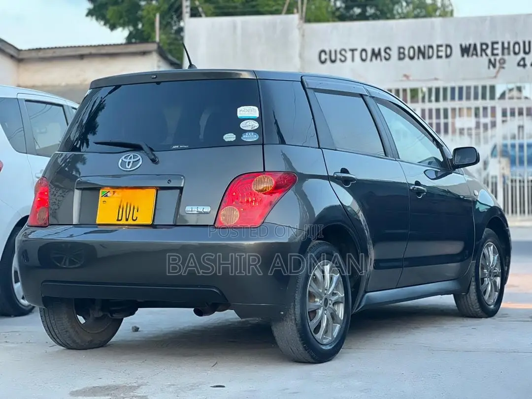 Toyota IST 2004 Gray