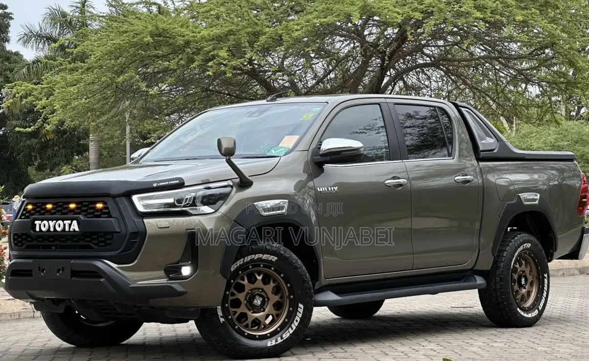 Toyota Hilux 2022 Gray