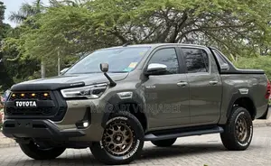 Toyota Hilux 2022 Gray