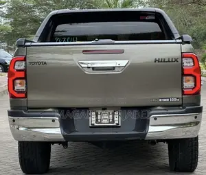 Toyota Hilux 2022 Gray