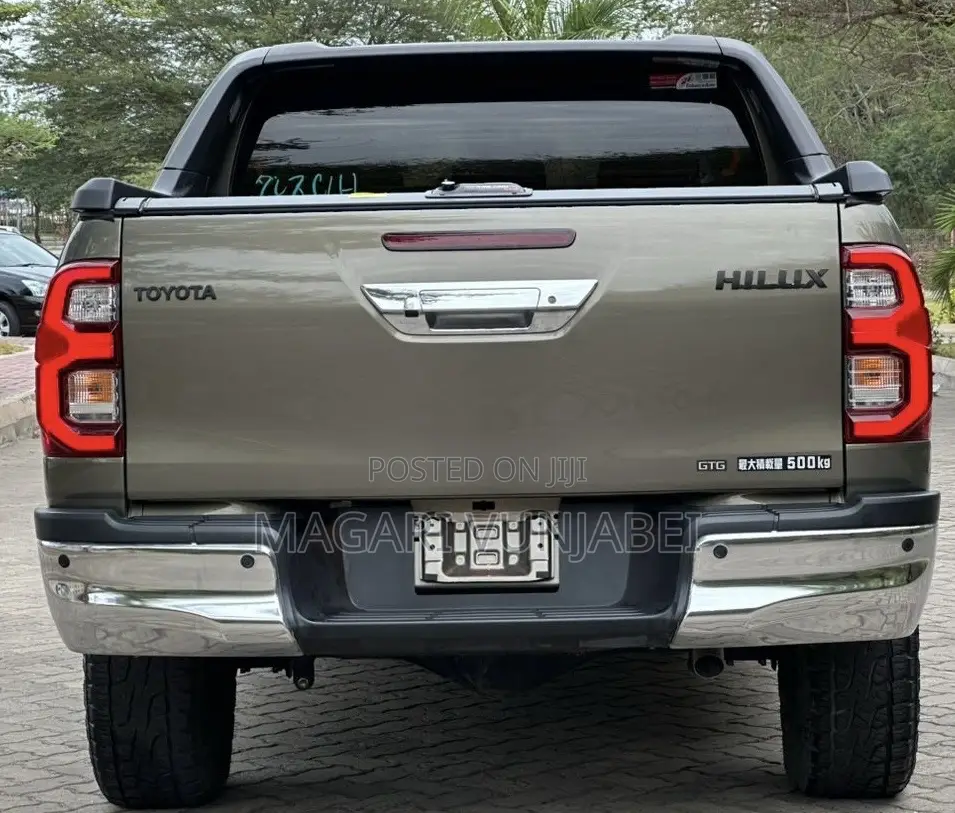 Toyota Hilux 2022 Gray